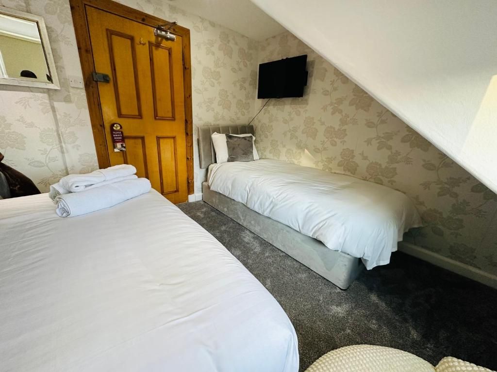 Triple Room with Shared Bathroom